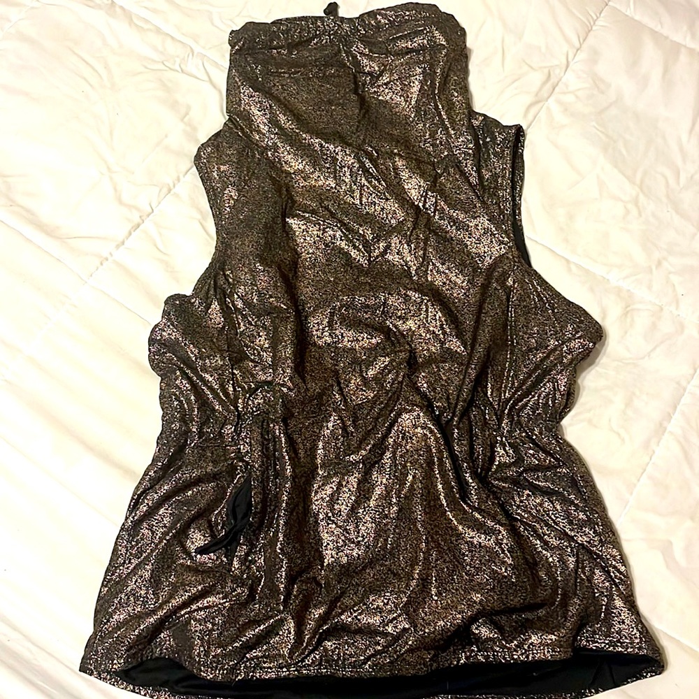 FABLETICS wind breaker, pull over vest. NEVER WORN.